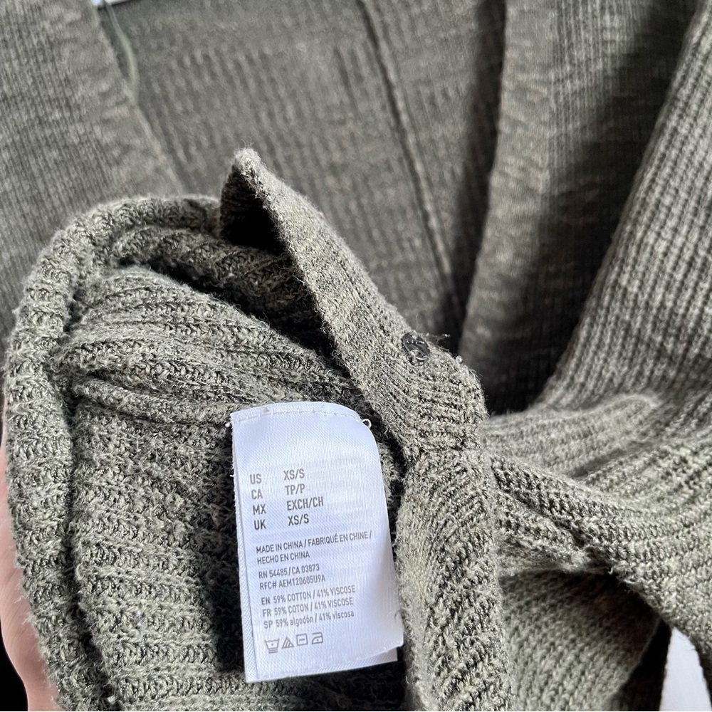 3/25$💥 American Eagle Cardigan green knit long sleeve women small buttons fall - Picture 3 of 4